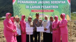 Penanaman Jagung Serentak, Kapolres Aceh Tengah Hadiri Kegiatan di Pondok Pesantren Al’Hasaniah Al’Aziziyah