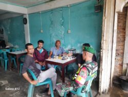Terus Jaga Hubungan Baik Bersama Elemen Masyarakat, Babinsa Lakukan Komsos Dengan Tokoh Masyarakat