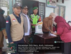 Koramil 08/SN dan Dinsos Salurkan Beras Bantuan di Desa Wihni Durin