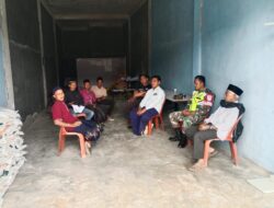 Babinsa Komsos Bersama Tokoh-tokoh Masyarakat Desa Bale Musara