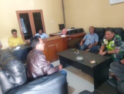 Babinsa Desa Uring Laksanakan Komsos Bersama Aparat Desa Bahas Kamtibmas