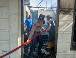 Polisi Sigap Tangani Kebakaran Rumah Warga di Kecamatan Bandar