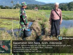 Babinsa Koramil 08/Silih Nara Gelar Komsos dengan Petani di Desa Alur Kumer Barat