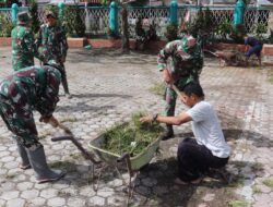 Laksanakan Jumat Bersih, Anggota Kodim 0106/Ateng dan Masyarakat Membersihkan Lingkungan Masjid Quba