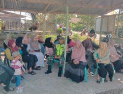 Pesan Babinsa Koramil 05/Permata Saat Sambangi Ibu-Ibu Warga Desa Jongok Meluem