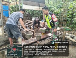 Babinsa Koramil 08/Silih Nara Bantu Warga Bangun Kamar Mandi