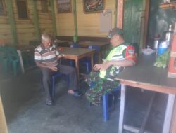 Babinsa Koramil 05/Linge Laksanakan Komsos dengan Tokoh Masyarakat Mantan Anggota Polri