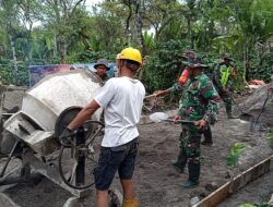 Anggota Koramil 08/Silih Nara Gelar Karya Bakti di Desa Arul Gele