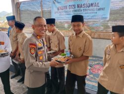 Polri Hadir untuk Masyarakat, Wakapolres Aceh Tengah Salurkan Program MBG Perdana di MTs Al-Azzam